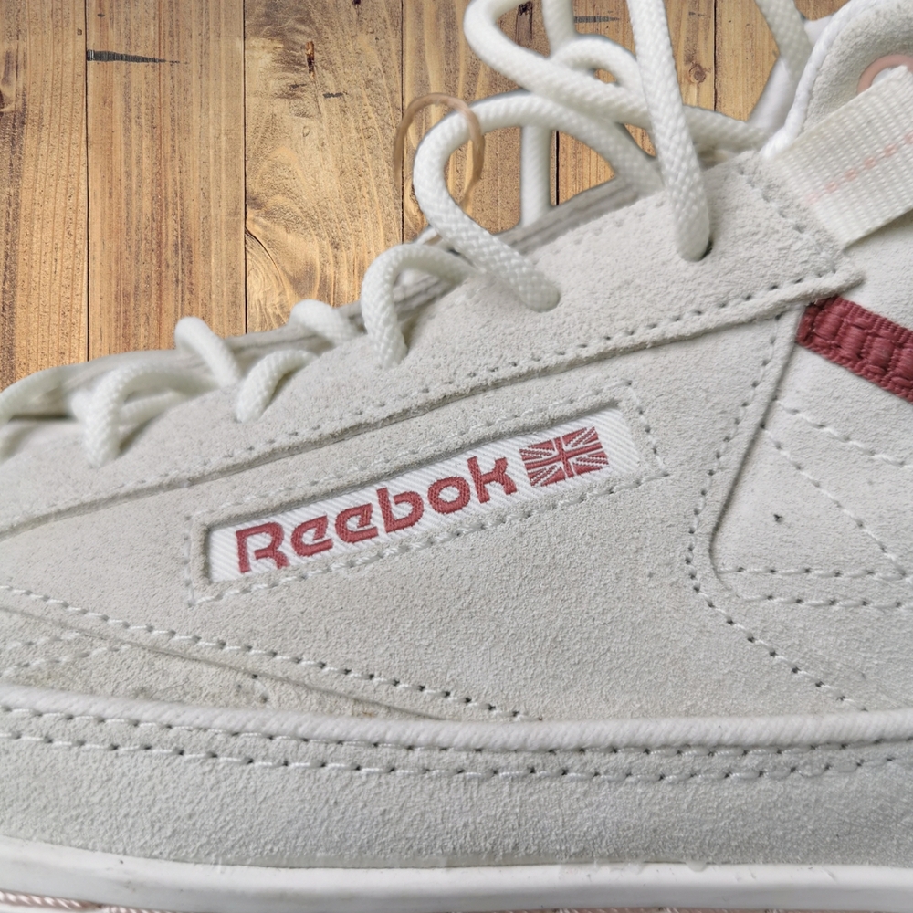 2/50$ Reebok White Classic Sneakers with Vintage Style